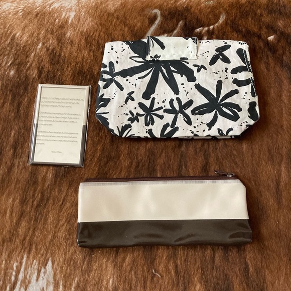 Merle Norman Cosmetic Pouch with Mirror Set - Picture 5 of 5